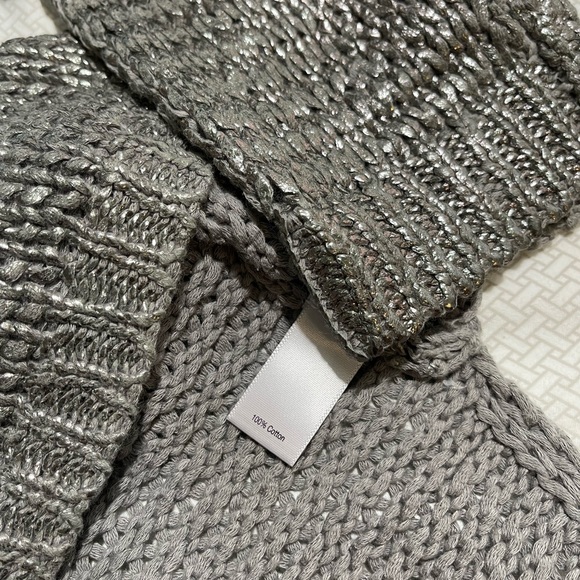 Knit Sweater. Size: Small - Picture 4 of 6